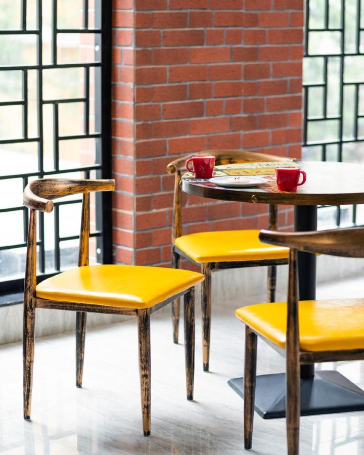 Couch & Cheese Homestel The Most Luxurious Hostel For Working Professionals & Students Pune Eksteriør billede