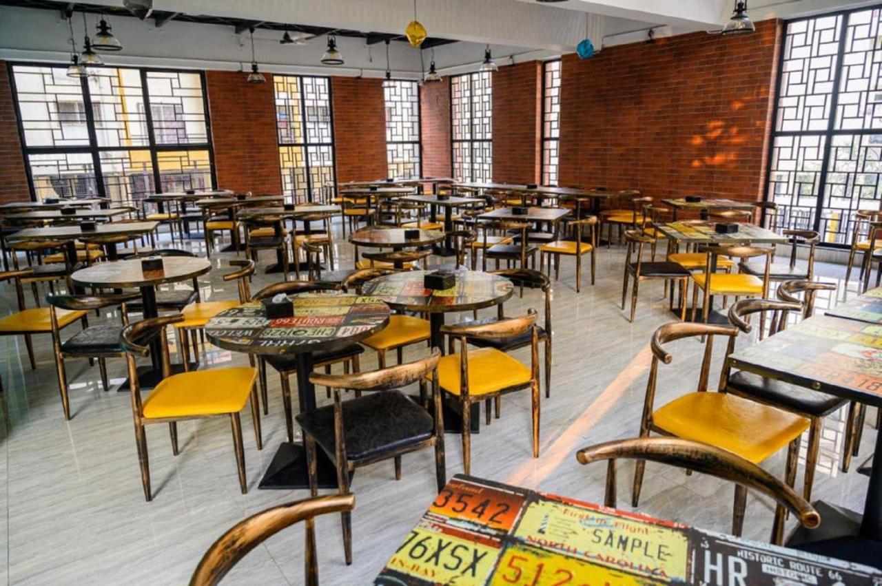 Couch & Cheese Homestel The Most Luxurious Hostel For Working Professionals & Students Pune Eksteriør billede